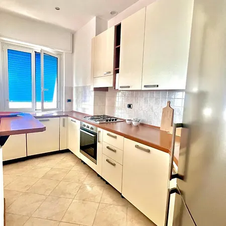 Welcome Riviera Primavera 1a Vista Mare- Spazioso E Comodo Appartamento-2 Bagni-wifi-aria Condizionata In Ogni Stanza-garage A Pagamento 15 Euro Al Giorno Apartamento