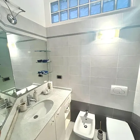 Welcome Riviera Primavera 1a Vista Mare- Spazioso E Comodo Appartamento-2 Bagni-wifi-aria Condizionata In Ogni Stanza-garage A Pagamento 15 Euro Al Giorno