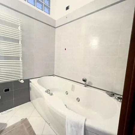 Welcome Riviera-primavera 1a- Vista Mare- Spazioso E Comodo Appartamento-2 Bagni-wifi-aria Condizionata In Ogni Stanza-garage A Pagamento 15 Euro Al Giorno Lejlighed