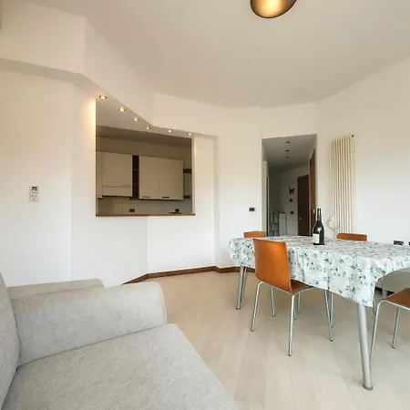 Welcome Riviera-primavera 1a- Vista Mare- Spazioso E Comodo Appartamento-2 Bagni-wifi-aria Condizionata In Ogni Stanza-garage A Pagamento 15 Euro Al Giorno